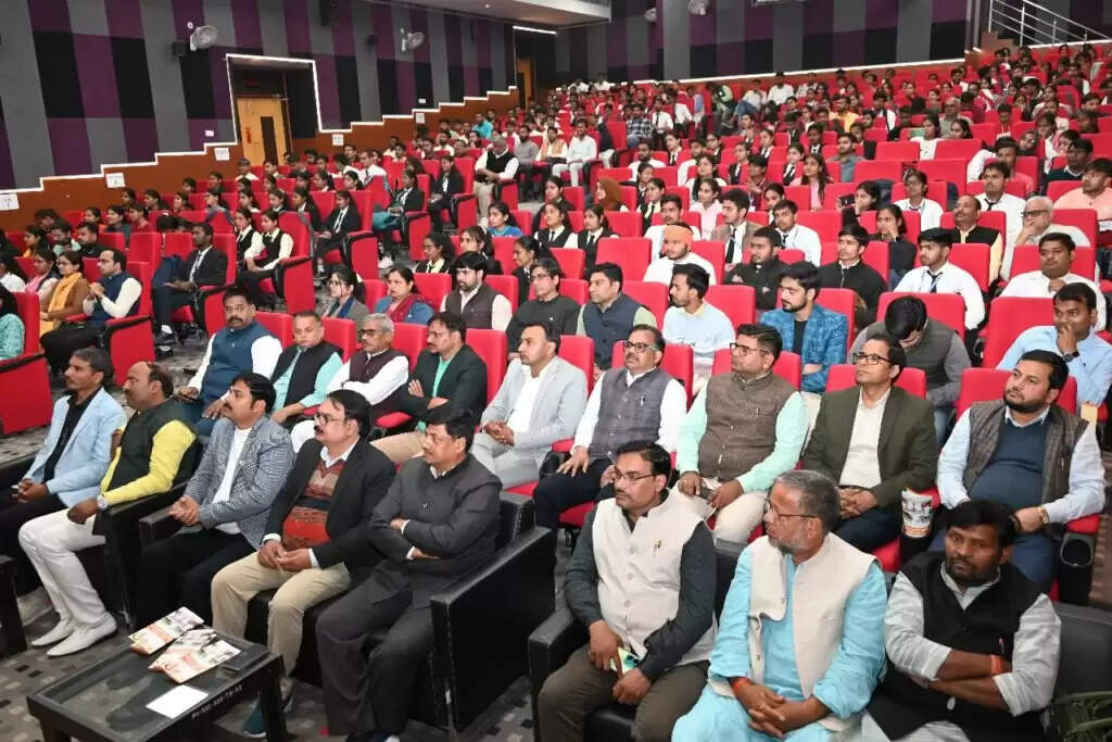 VBSPU : सबको जोड़कर चलेंगे, तभी श्रेष्ठ बनेंगे- पूर्व राज्यपाल कलराज मिश्र