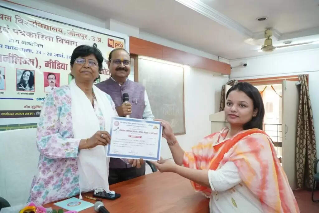 VBSPU : मोबाइल टेक्नोलॉजी ने बदला पत्रकारिता का स्वरूप, MoJo से बनाएं सार्थक कंटेंट: कुलपति