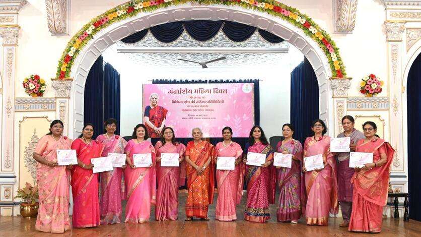 महिला दिवस पर कुलपति प्रो. वंदना सिंह को राज्यपाल ने किया सम्मानित