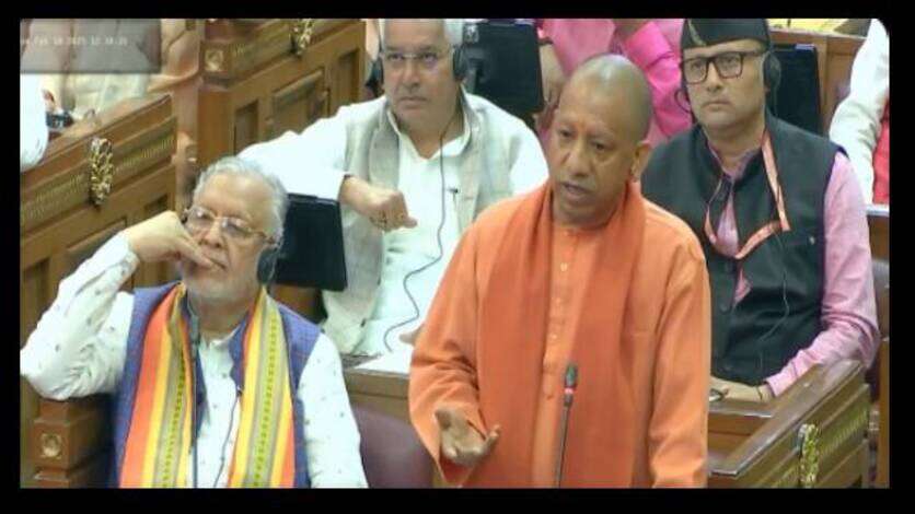 औरंगजेब की तारीफ पर भड़के CM Yogi, कहा - अबू आजमी को यूपी भेज दो, इलाज कर देंगे...