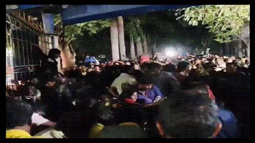 Tirupati Balaji Temple Stampede : तिरुपति बालाजी मंदिर में भगदड़ से चार की मौत, 150 से ज्यादा घायल