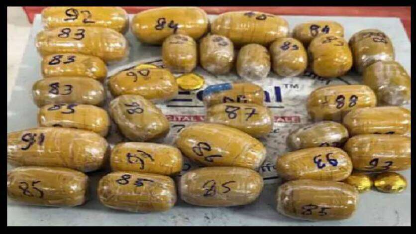 Mumbai Airport पर कस्टम विभाग ने पकड़ा 8.47 करोड़ का सोना अंडर गारमेंट्स में छिपाकर ले जा रहे थे, तीन एयरपोर्ट स्टाफ समेत 5 गिरफ्तार