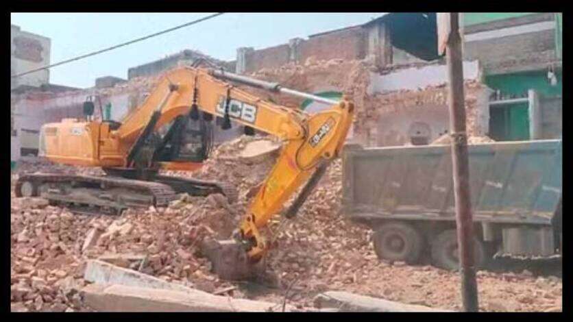 सीतापुर के लोगों ने पेश की नजीर: रजामंदी से हटाई गई 150 साल पुरानी मस्जिद और 125 साल पुराना मंदिर, जानें पूरा मामला