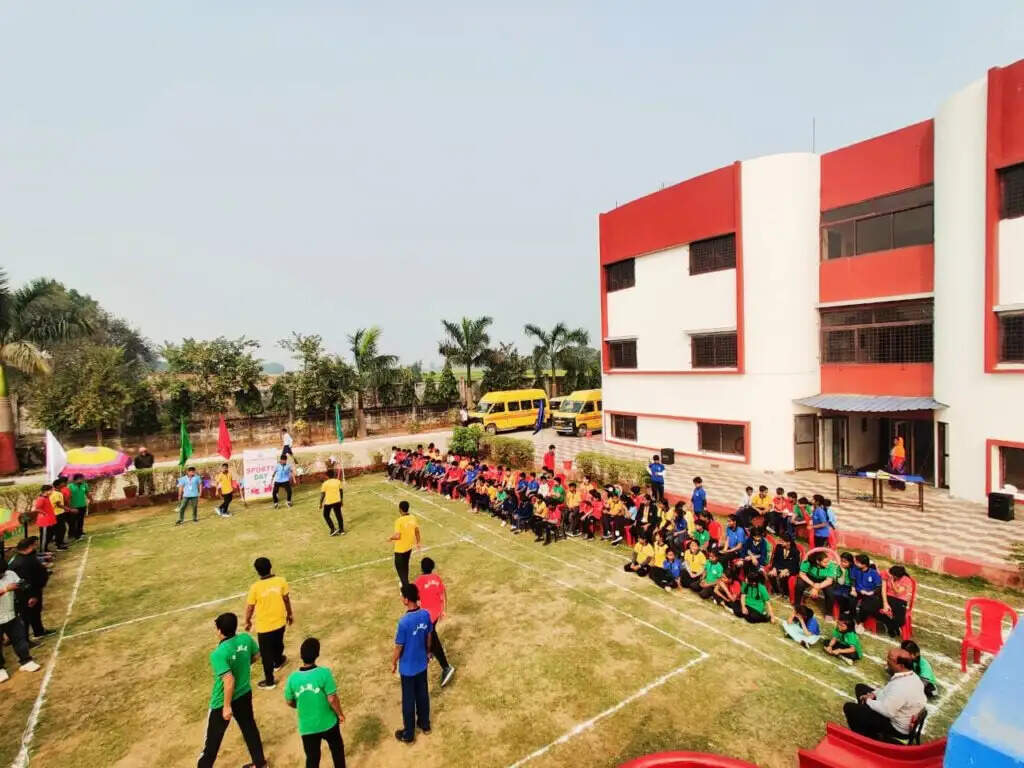 सेंट जॉन्स हाई स्कूल नियामताबाद में तीन दिवसीय वार्षिक खेलकूद प्रतियोगिता का समापन, प्रतिभागियों को किया गया पुरस्कृत