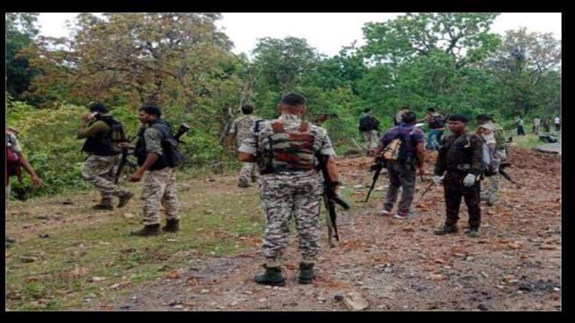 छत्तीसगढ़ में बड़ा नक्सली हमला : भारतीय सेना की गाड़ी को IED से उड़ाया, 8 जवान शहीद