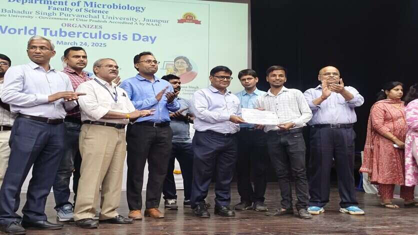 World TB Day : वीर बहादुर सिंह पूर्वांचल विश्वविद्यालय में हुई क्विज प्रतियोगिता, पुनीत गुप्ता रहे पहले नंबर पर