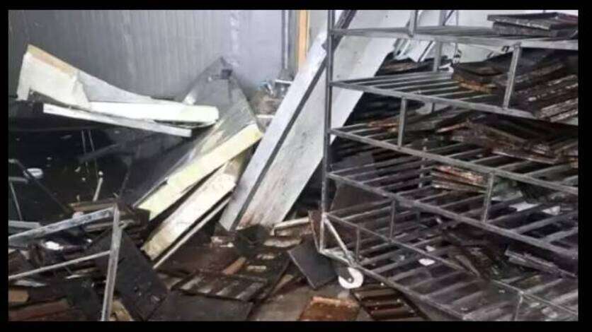 Boiler Blast In Agra : जले हुए श्रमिकों की मदद की बजाय पुलिसकर्मियों ने बनाए वीडियो, सोशल मीडिया पर वायरल