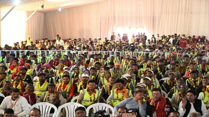 महाकुंभ के समापन के बाद सफाई कर्मियों को CM योगी ने दिया बोनस और वेतन वृद्धि का तोहफा