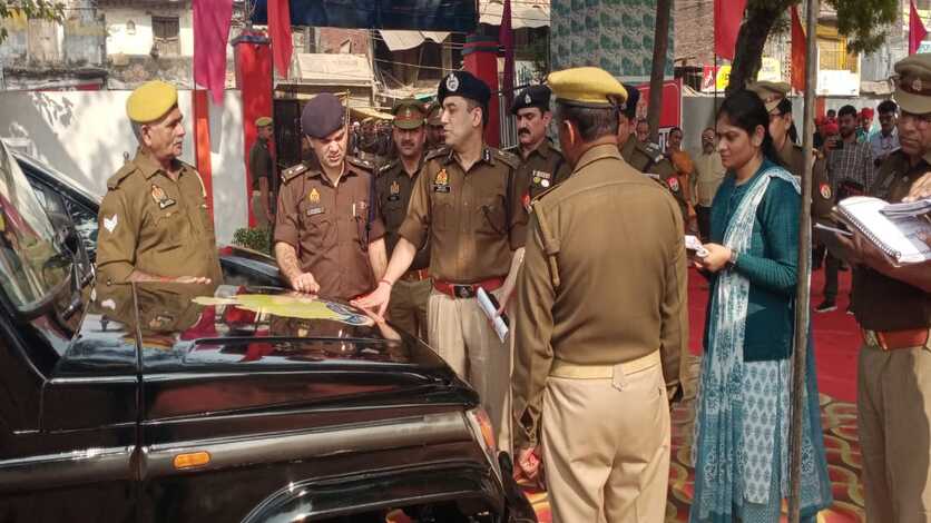 IG मोहित गुप्ता का शाहगंज कोतवाली निरीक्षण : गायब पति की फरियाद लेकर पहुंची पत्नी, अफसरों को दिए त्वरित कार्रवाई के आदेश