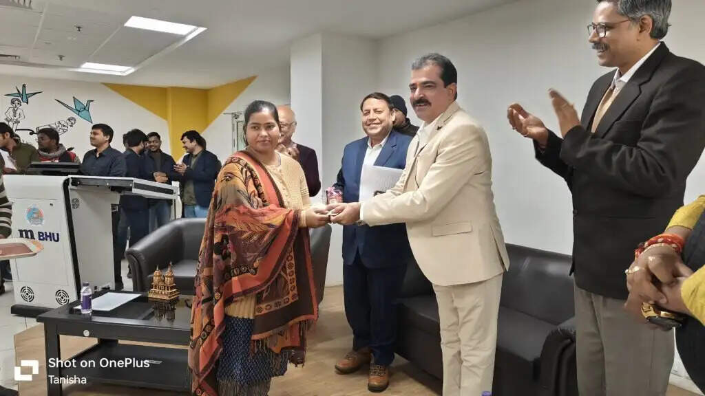 National Startup Day : बीएचयू में सम्मानित हुए स्टार्टअप पिच कम्पटीशन के विनर मृत्युंजय सिंह