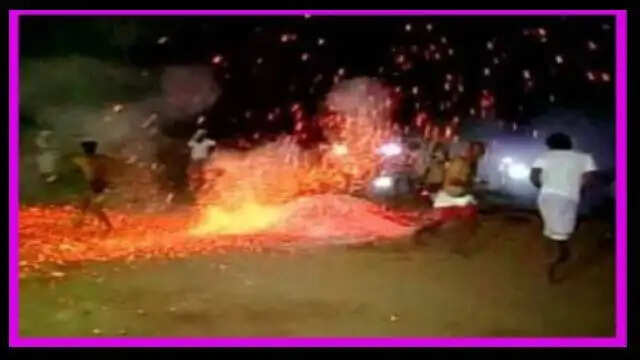 Holi 2025 : कहीं जलते अंगारों से, तो कहीं एक-दूसरे पर पत्थर बरसाकर, भारत के इन जगहों पर अनोखे तरीकों से मनाई जाती है होली