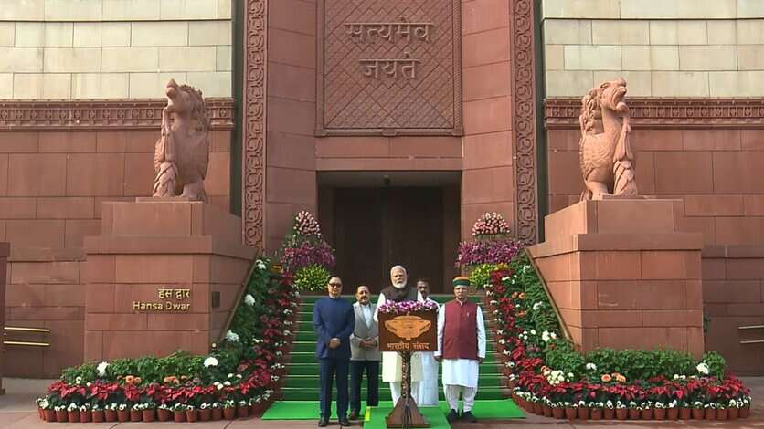 Budget Session 2025 : संसद पहुंचे प्रधानमंत्री मोदी, मां लक्ष्मी से की प्रार्थना,  बताया कैसा होगा देश का बजट, क्या है प्लानिंग...