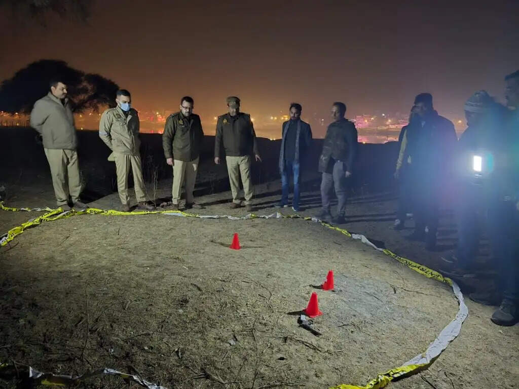 वाराणसी में मासूम की हत्या का आरोपी मुठभेड़ के बाद गिरफ्तार, पैर में लगी गोली, बोरी में मिला था बच्ची का शव