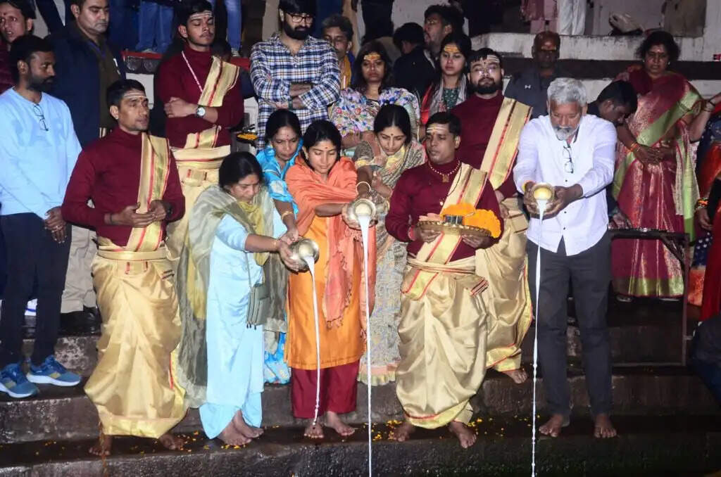 साउथ एक्ट्रेस साई पल्लवी ने वाराणसी के दशाश्वमेध घाट पर की गंगा आरती, कहा- मेरे जीवन का अविस्मरणीय क्षण