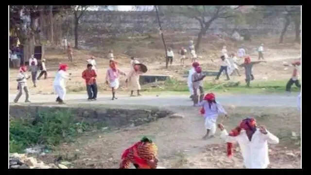 Holi 2025 : कहीं जलते अंगारों से, तो कहीं एक-दूसरे पर पत्थर बरसाकर, भारत के इन जगहों पर अनोखे तरीकों से मनाई जाती है होली