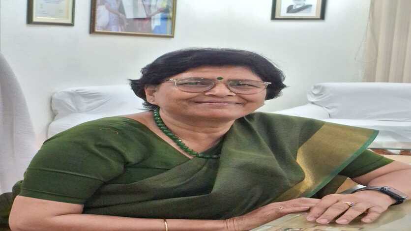 VBSPU: कुलपति ने विश्वविद्यालय अधिकारियों और कर्मचारियों संग की बैठक