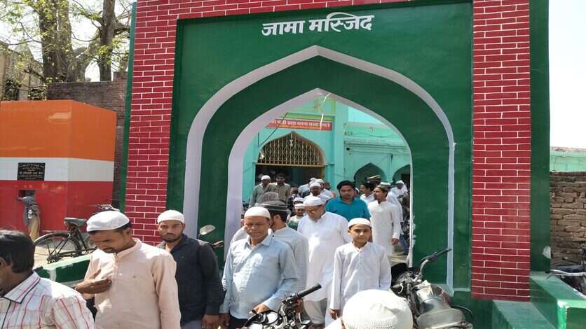 लैलतुल कद्र की रात में मस्जिदों में हुई खत्म कुरआन की महफ़िल, हाफिज और इमामों का हुआ सम्मान