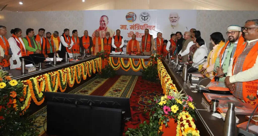 महाकुंभ में योगी की कैबिनेट बैठक : यूपी की जनता को मिला सौगातों का अमृत, इन 10 बड़े प्रोजेक्ट को मंजूरी