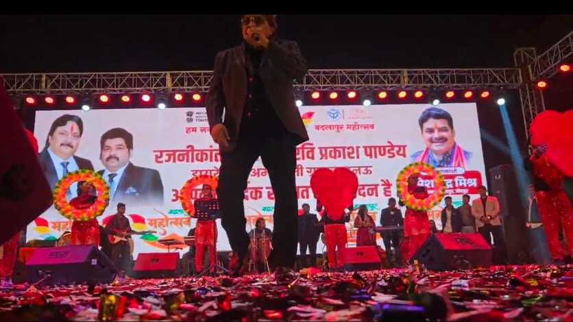 बदलापुर महोत्सव : दूसरे दिन बॉलीवुड के फेमस प्लेबैक सिंगर शब्बीर कुमार के गीतों पर जमकर झूमे दर्शक