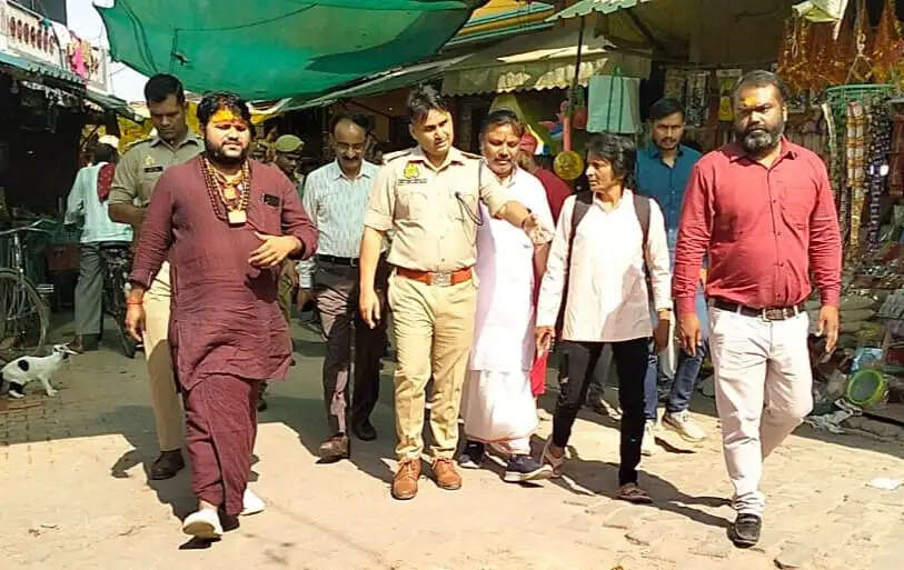 Chaitra Navratri 2025 : नवरात्रि की तैयारियों का जायजा लेने पहुंचे एसपी सिटी और सिटी मजिस्ट्रेट, सुरक्षा व्यवस्था मजबूत करने के दिए निर्देश