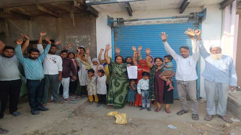 Jaunpur : मुस्तफाबाद में शराब ठेके लोगोंं ने किया विरोध, जिलाधिकारी को सौंपा ज्ञापन