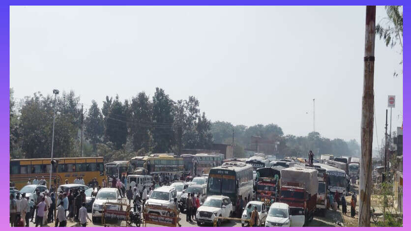 अयोध्या सीमा पर श्रद्धालुओं का हंगामा: नौ घंटे जाम में फंसे, चाय-पानी को तरसे, बाद में प्रशासन ने दी राहत