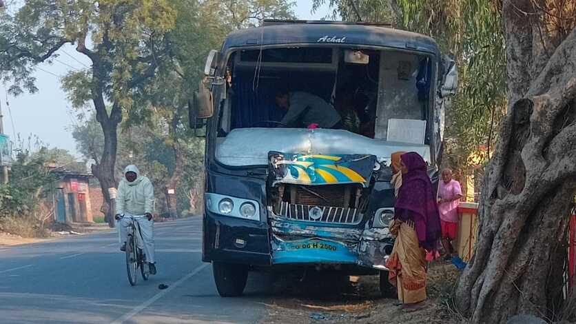 अयोध्या से काशी जा रही बस दुर्घटनाग्रस्त, पांच श्रद्धालु घायल