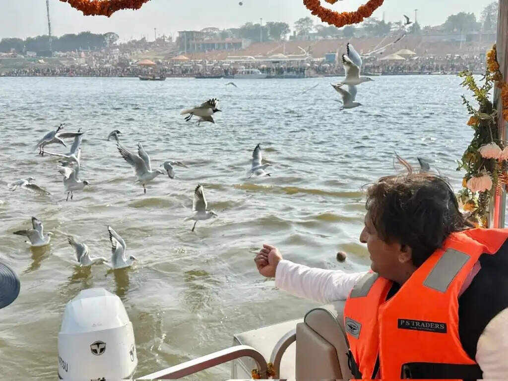 Mahakumbh 2025 : अखिलेश यादव ने संगम में लगाई पुण्य की डुबकी, बीजेपी का तंज-देर आए, दुरुस्त आए, अब चित्त…