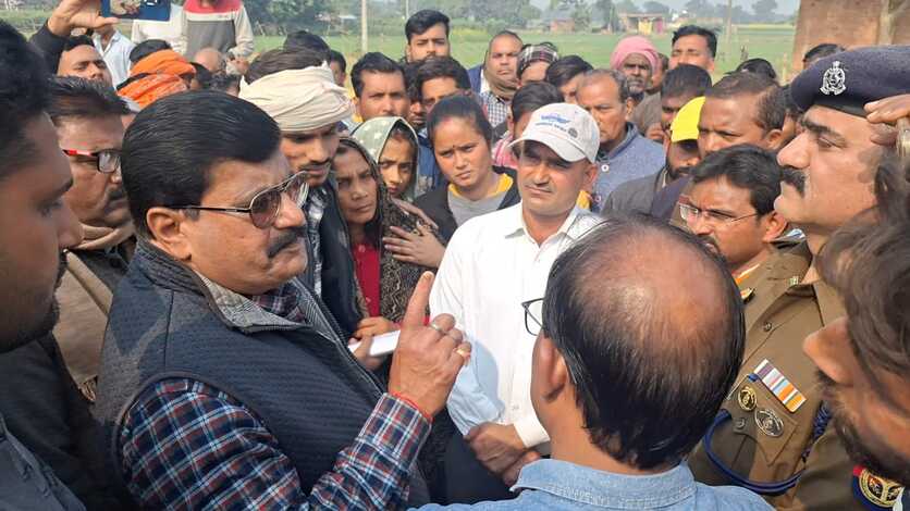 जौनपुर: अधिवक्ता की पिटाई से मौत के बाद एसएसआई सस्पेंड, चार दिनों में गिरफ्तारी का आश्वासन