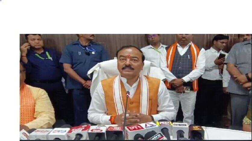 Waqf Amendment Bill : वक्फ बिल पर ओवैसी के बयान पर डिप्टी CM केशव प्रसाद मौर्य का पलटवार, कहा – मुस्लिमों के...