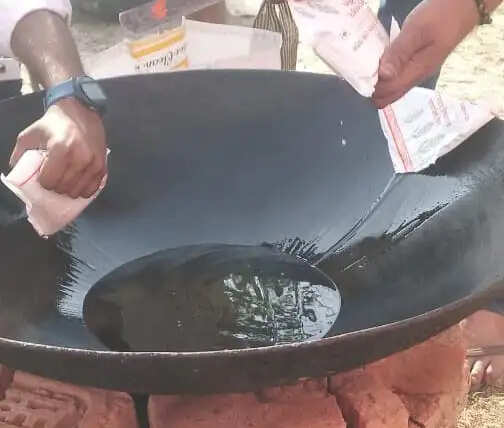 Jaunpur : आंगनवाड़ी का रिफाइंड तेल शादी में हो रहा था इस्तेमाल, सोशल मीडिया पर फोटो वायरल, होगी जांच