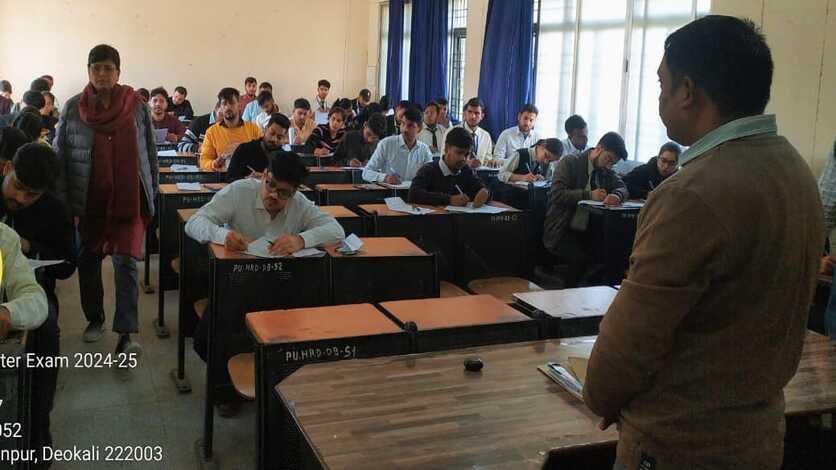 प्रबंध अध्ययन संकाय की परीक्षा का कुलपति ने किया निरीक्षण