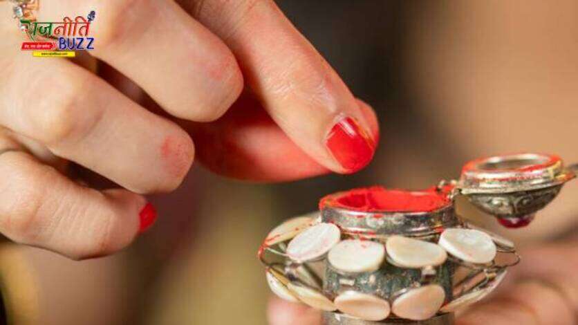 Sindoor : सुहागिनों को इन दो दिनों नहीं लगाना चाहिए सिंदूर, जानें इसके पीछे का कारण
