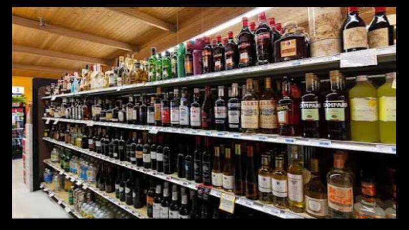 UP Liquor Policy: अब एक ही दुकान में मिलेगी बीयर और अंग्रेजी शराब, जानें कब से लागू होगा ये नया नियम