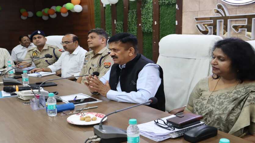 Jaunpur : चैत्र नवरात्रि और ईद को लेकर जिला शांति समिति की बैठक, DM ने दिए सुरक्षा और यातायात व्यवस्था कड़े निर्देश