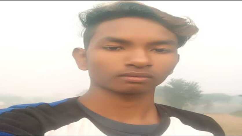 सड़क हादसे में इकलौते बेटे की मौत से परिवार पर टूटा दुखों का पहाड़, गांव में शोक