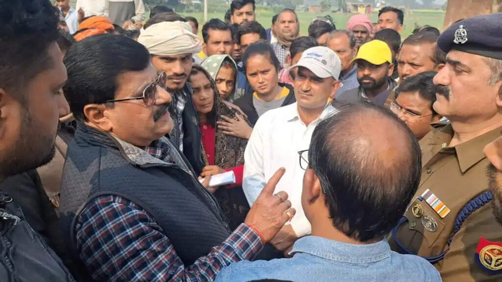 जौनपुर: अधिवक्ता की पिटाई से मौत के बाद एसएसआई सस्पेंड, चार दिनों में गिरफ्तारी का आश्वासन