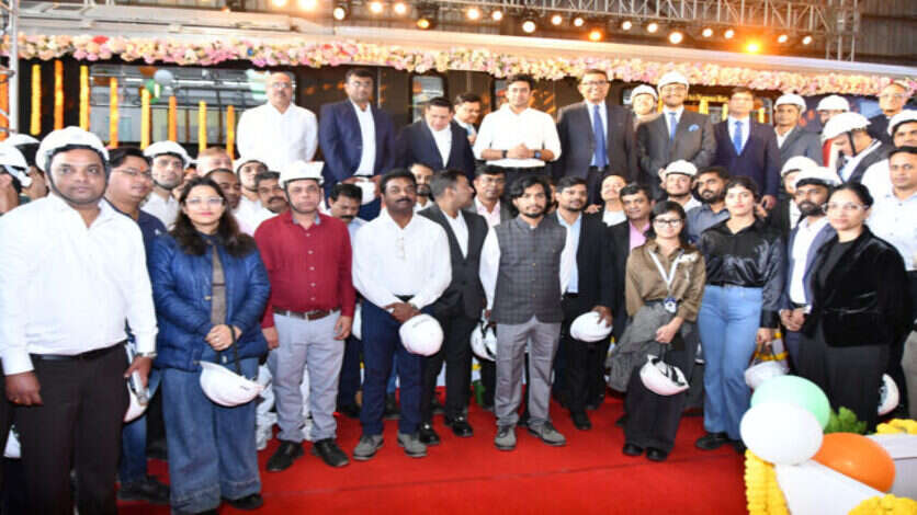 टीटागढ़ रेल सिस्टम ने बेंगलुरु मेट्रो की येलो लाइन के लिए पहली मेड-इन-इंडिया ड्राइवरलेस ट्रेनसेट सौंपी