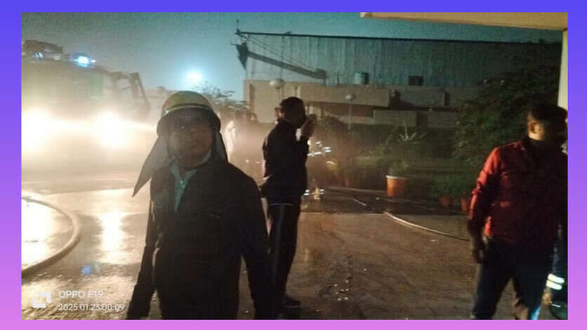 अमौसी एयरपोर्ट के VVIP लाउंज में आग, दो घंटे की मशक्कत के बाद पाया गया काबू