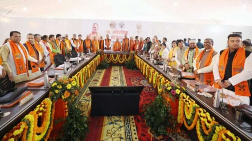 महाकुंभ में योगी की कैबिनेट बैठक : यूपी की जनता को मिला सौगातों का अमृत, इन 10 बड़े प्रोजेक्ट को मंजूरी